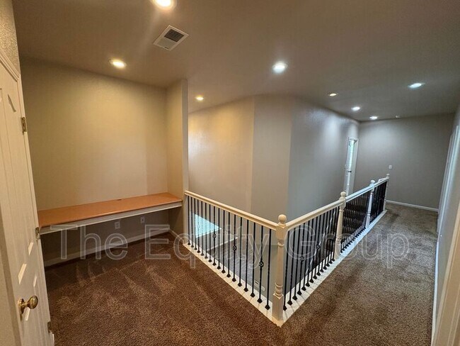 Foto del edificio - 1249 N Julieann St
