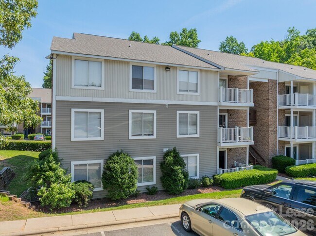 Building Photo - 9535 University Terrace Dr