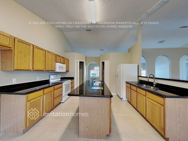 Building Photo - 1130 St Tropez Ct