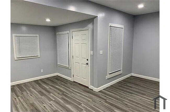 Building Photo - Price Reduced - $1090/month!! 2 bedroom 1 ...