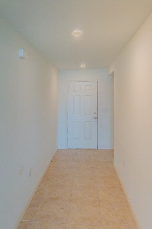 Building Photo - 275 Lake Lucerne Way