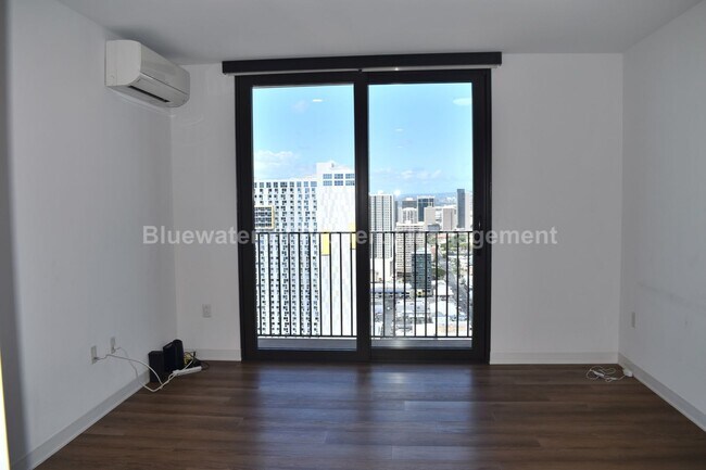 Foto del edificio - 987 Queen St
