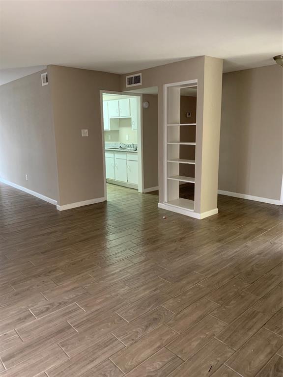Building Photo - 5625 Antoine Dr
