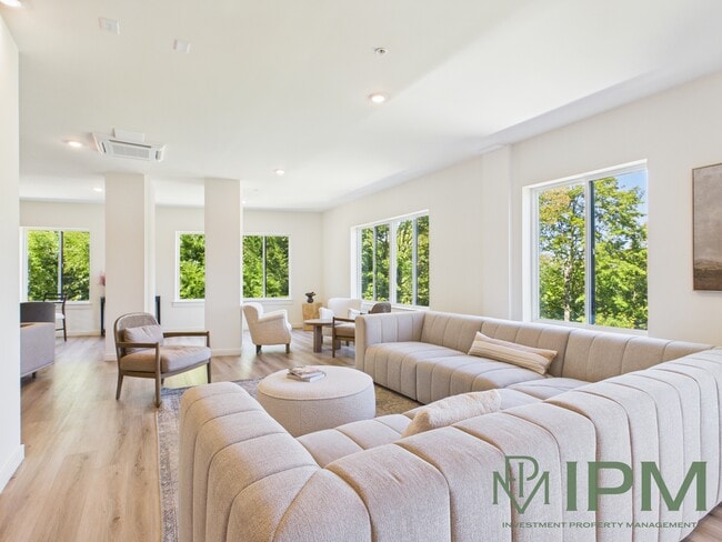 Building Photo - The Flats at Hampden