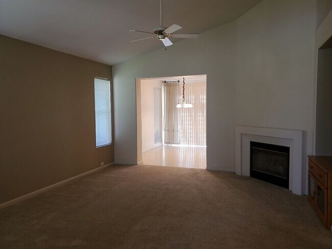 Building Photo - Coveted Single Story Beauty in the Parkway