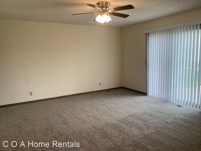 Building Photo - 2 br, 2 bath House - 1381 N. Crestline