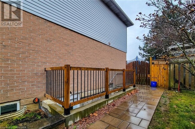 Building Photo - 102 Bonaparte Way