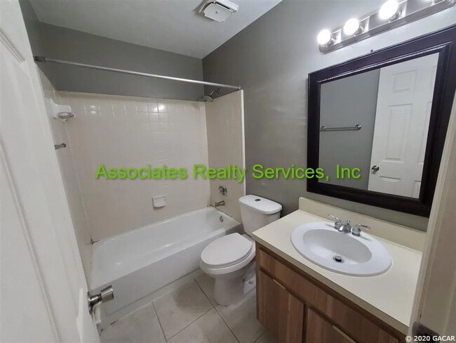 Building Photo - 2bed/1.5bath Condo in SW Gainesville minutes from UF, Shands & More!