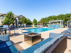 Building Photo - 8800 US-290