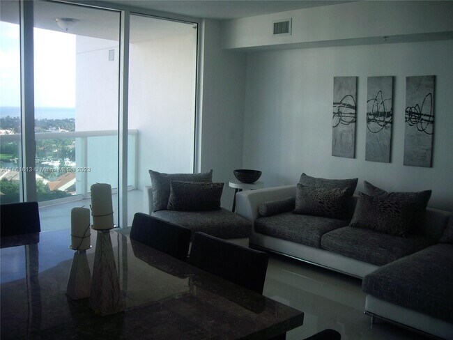 Building Photo - 19400 Turnberry Way