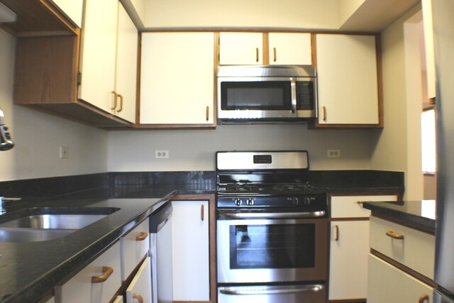 Building Photo - 1130 S Parkside Dr