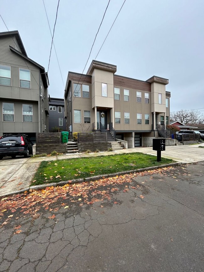 Building Photo - Gorgeous, Newer Construction Studio in Highly Desired University Park Neighborhood