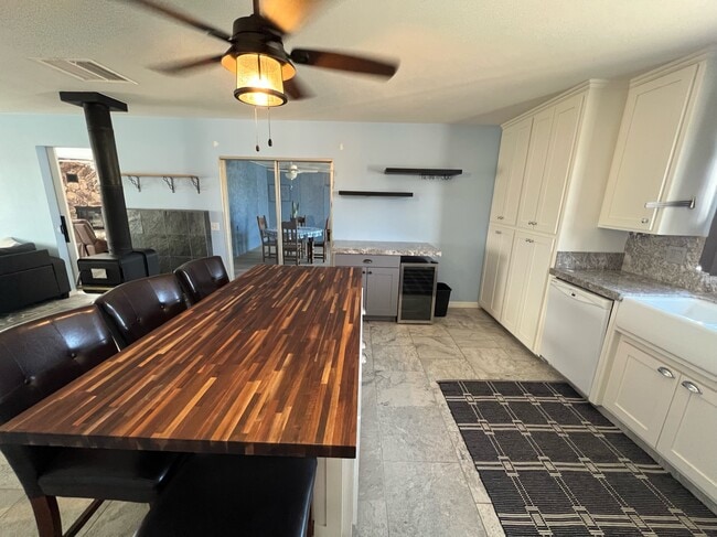 Building Photo - 7055 Grand Ave