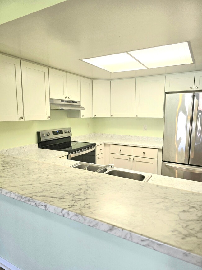 Building Photo - 1029 Regency Dr