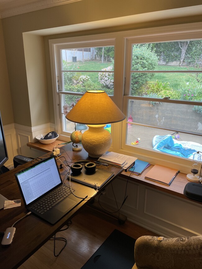 Transitional space/Office/Den - 10338 La Grange Ave