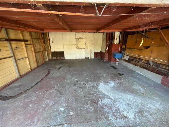 Building Photo - 1190 Belvan Ave