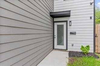 Building Photo - 8161 Tate St