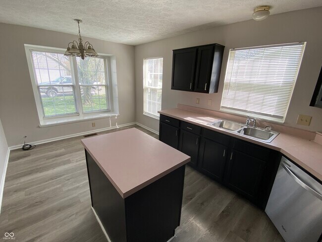 Foto del edificio - 5048 Shadow Pointe Dr