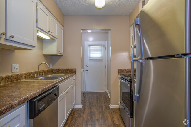 1 BD, 1 BA - 750SF - Kitchen - Breckenridge