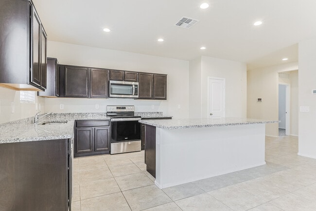 Foto del edificio - 1867 W Broadway Ave