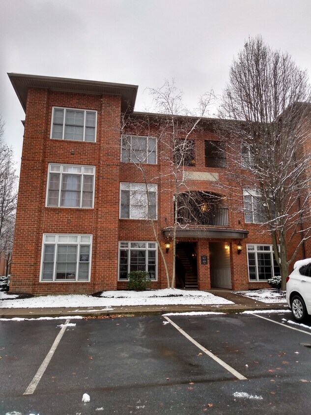Main Entrance - 887 Chervil Dr