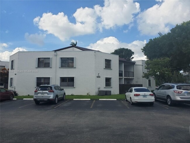 Building Photo - 9419 Fontainebleau Blvd
