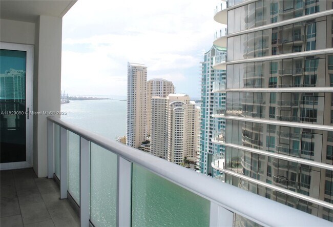Foto del edificio - 300 S Biscayne Blvd