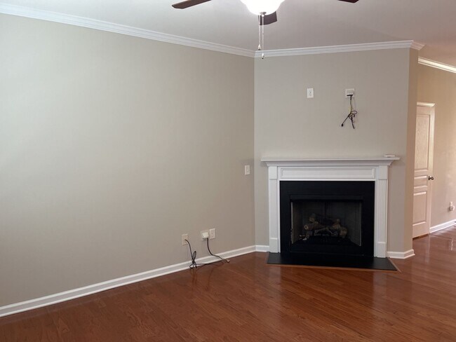 Foto del edificio - Perfectly Located 2 Bedroom Suite Townhome...