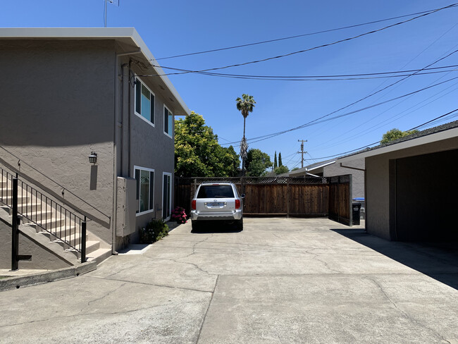 Building Photo - 1096 Topaz Ave