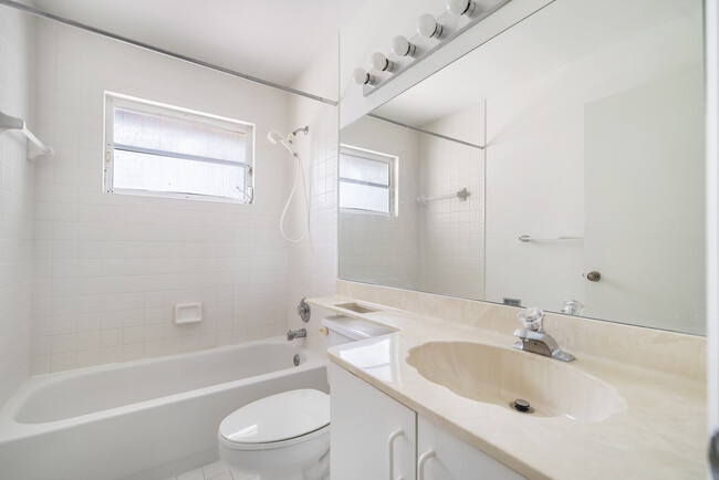 Building Photo - 10423 Boca Springs Dr