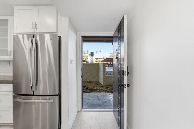 Building Photo - Beautiful 2-bedroom, 2-bathroom home nestled in the vibrant heart of Scottsdale. ALL UTILITIES IN...