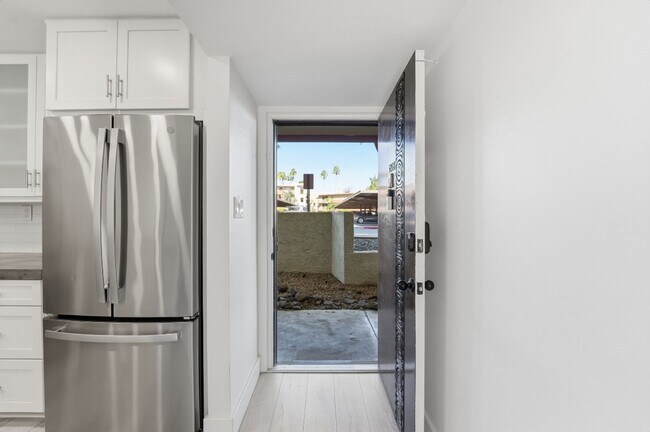 Foto del edificio - Beautiful 2-bedroom, 2-bathroom home nestled in the vibrant heart of Scottsdale. ALL UTILITIES IN...