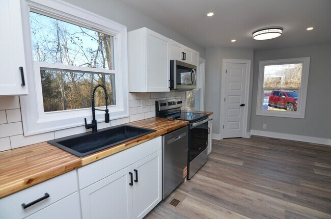 Foto del edificio - 2506 Halls Hill Pike