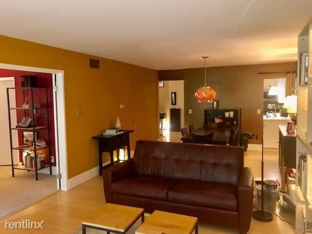 Building Photo - 1 br, 1 bath Condo - 425 W Willow Ct