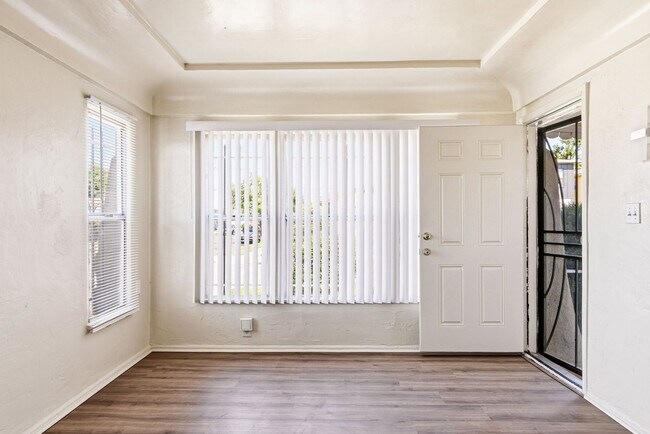 Foto del edificio - Coming Soon - Renovated Hyde Park Gem Near SoFi, LAX & Metro K Line