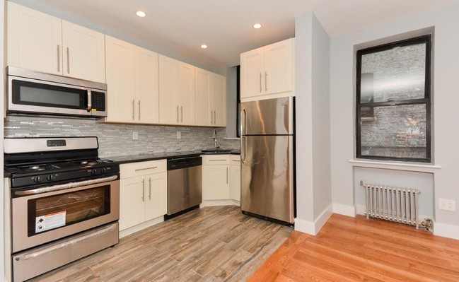 Cocina - 56 Fort Washington Ave
