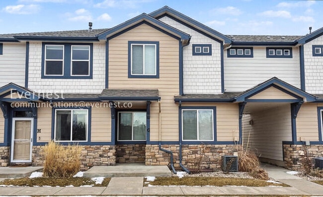 Building Photo - 2921 Kansas Dr