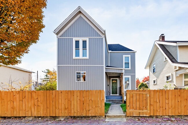 Building Photo - 595 E Whittier St