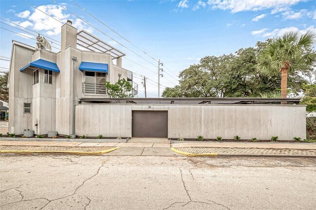 Building Photo - 2029 Dunlavy St