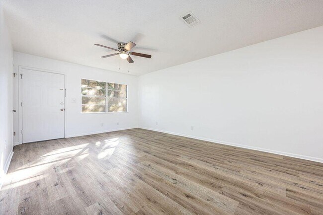 Foto del edificio - 1013 Holton Ave