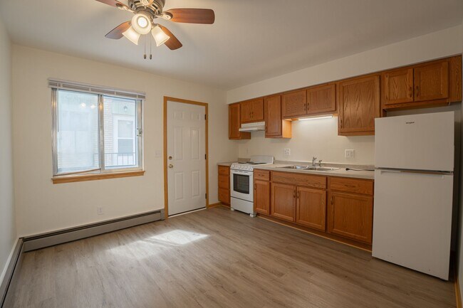 Foto del edificio - 2411 Brentwood Pkwy