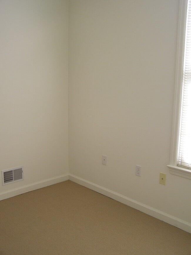 Building Photo - 237 Carron St