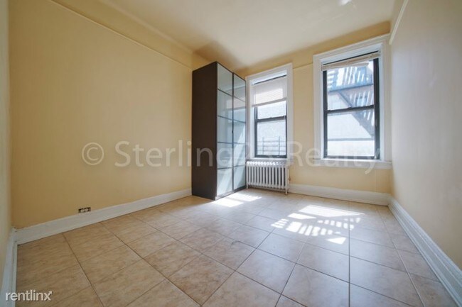 Building Photo - 31-48-3134 34th St