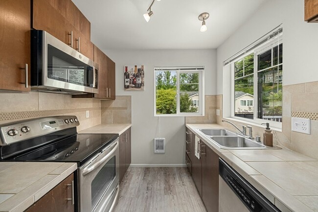 Building Photo - 4001 S 211th Pl