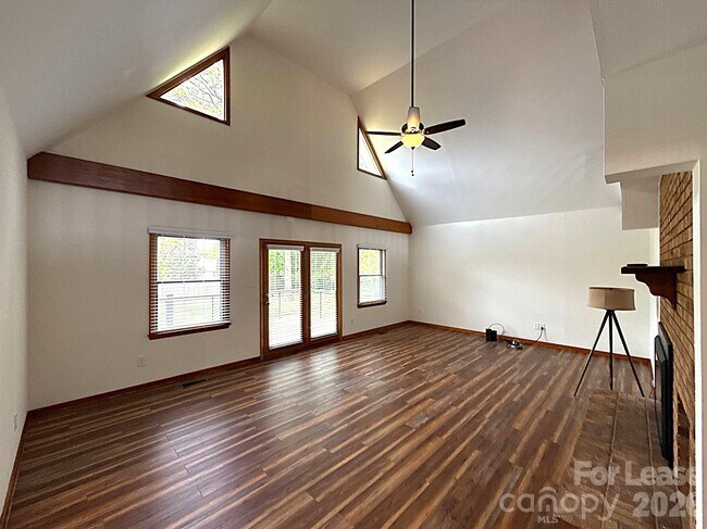 Foto del edificio - 110 Aqua Dr