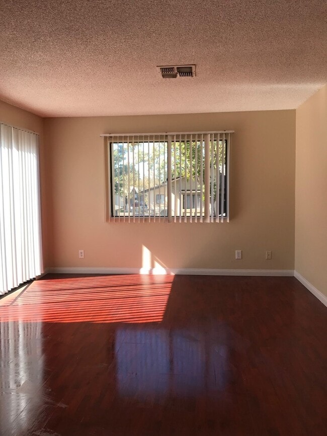 Building Photo - 1186 E Lugonia Ave