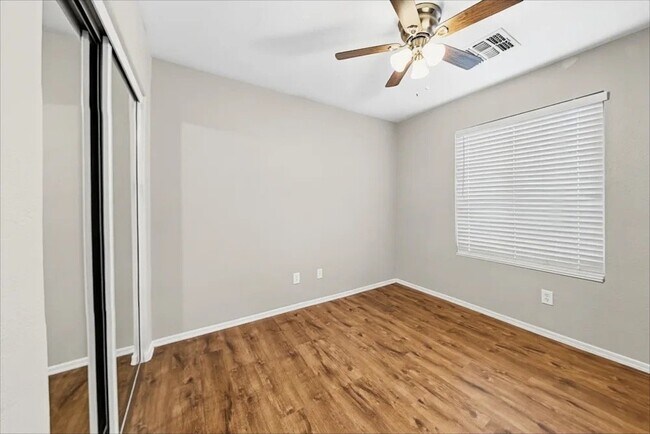Foto del edificio - 907 W Roeser Rd