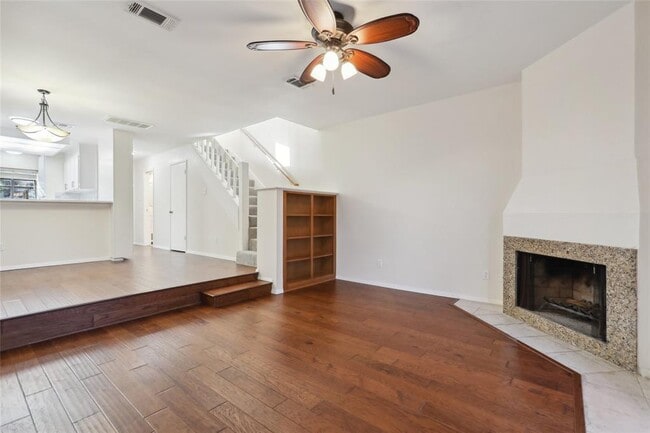 Building Photo - 7122 Wood Hollow Dr