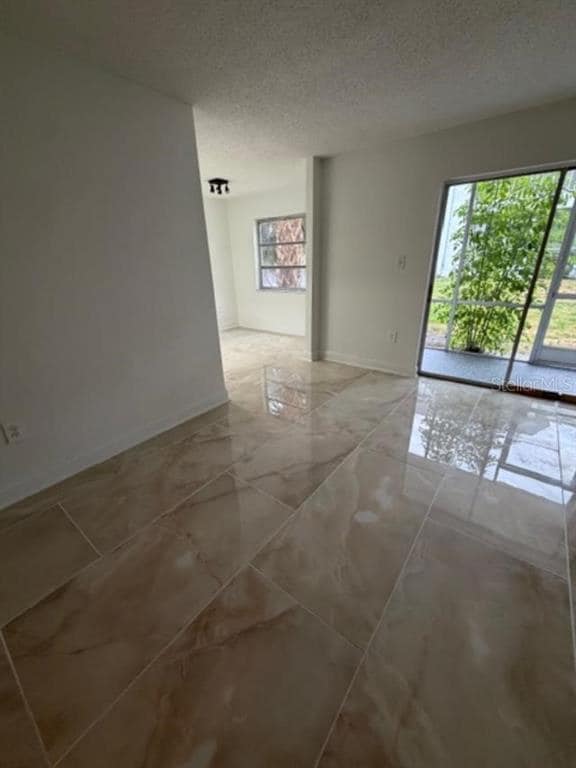 Foto del edificio - 341 S McMullen Booth Rd