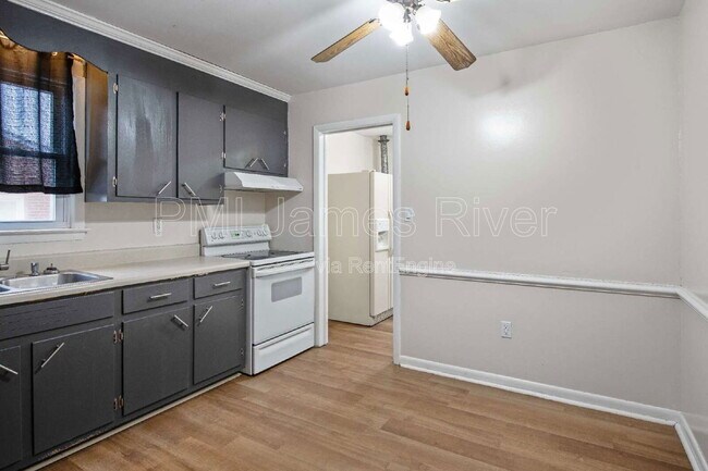 Foto del edificio - 919 Laurel Rd